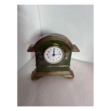 Resin Vintage-Inspired Mantel Clock